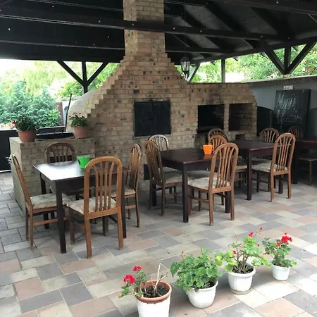 Bed & Breakfast Kerekes Panzio Es Etterem 3*