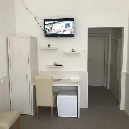 Kerekes Panzio Es Etterem