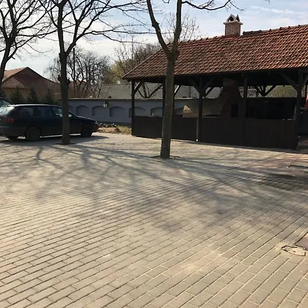 Bed & Breakfast Kerekes Panzio Es Etterem