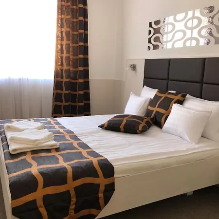 Bed & Breakfast Kerekes Panzio Es Etterem
