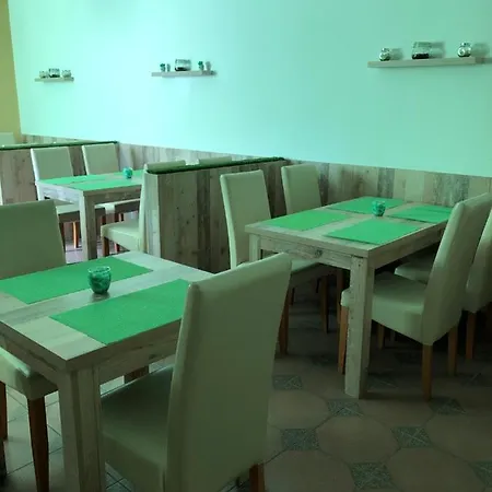 Bed & Breakfast Kerekes Panzio Es Etterem