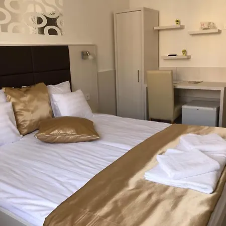 Kerekes Panzio Es Etterem Bed & Breakfast 3*
