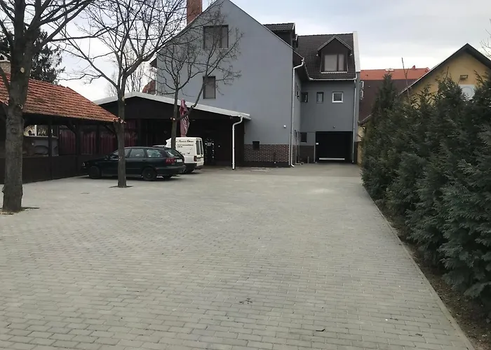 Kerekes Panzio Es Etterem Балмазуйварош